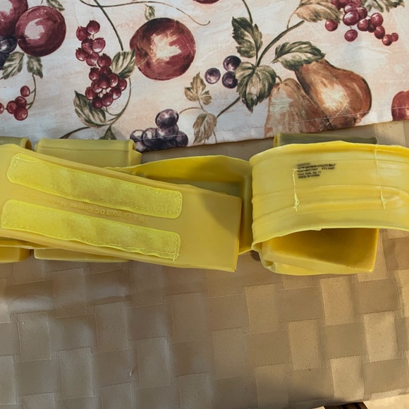 Halloween Costume DC Batman Rubber Utility Belt with Velcro closure - Picture 4 of 6